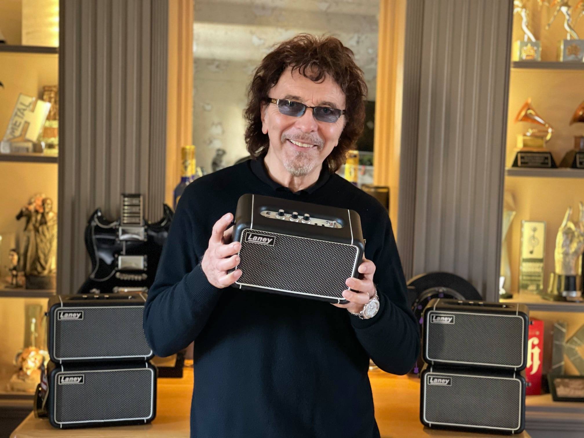 tony iommi with laney bluetooth speaker f67